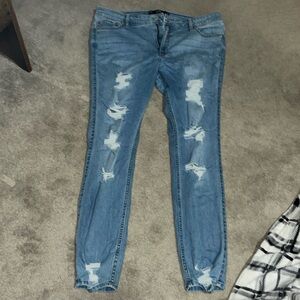 Low rise ripped skinny jeans